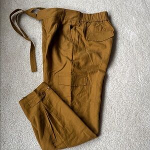NWOT Banana Republic Cargo Pants Sz. 6L